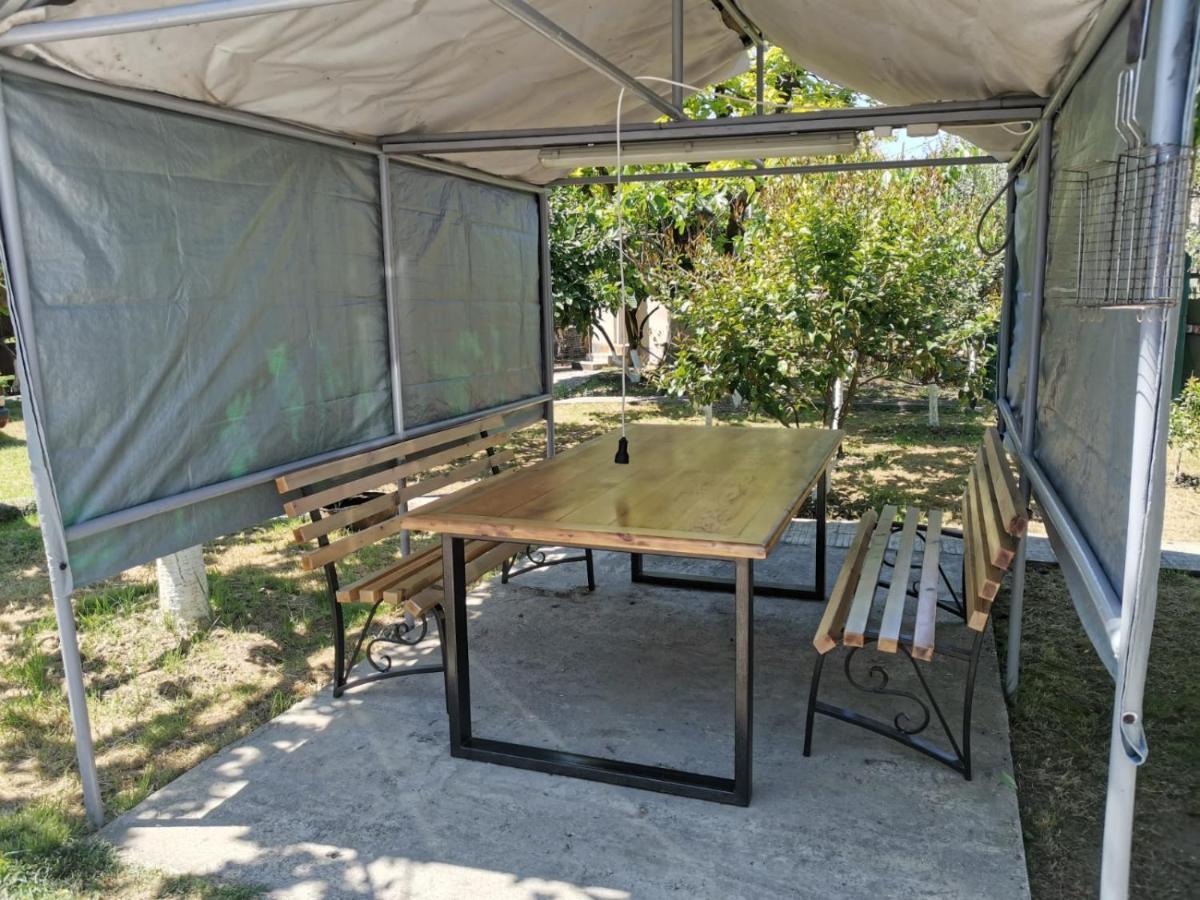 Vacation Home On Krasnomayakskaya 36 Sukhumi Eksteriør billede